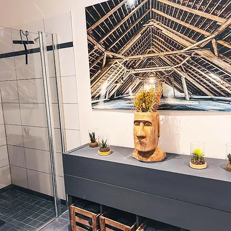 Nerd - Gaestezimmer In Alter Garage Homestay