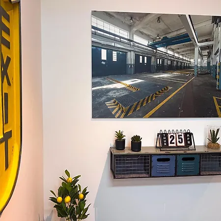 Nerd - Gaestezimmer In Alter Garage ホームステイ
